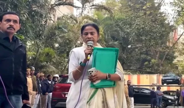 mamata-banerjee_large_2223_145 (1)