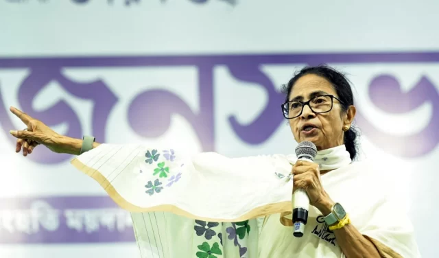 mamata-banerjee_large_1819_8
