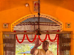 पर्यटन एवं संस्कृति मंत्री श्री राजेश अग्रवाल ने लखनपुर और अम्बिकापुर के माँ दुर्गा मंदिरों में पूजा-अर्चना कर प्रदेश की सुख-समृद्धि और खुशहाली की कामना की